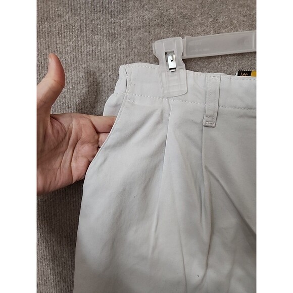 Lee Relaxed Fit Chino Pants Women 18 Petite Lt Gray Tapered Leg Elastic Side NEW - Picture 3 of 10